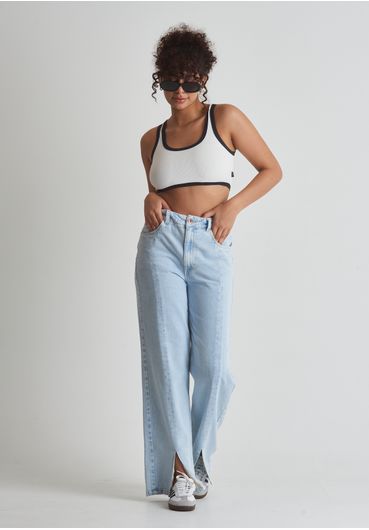 Calça jeans com fenda