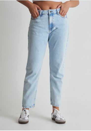 Calça jeans mom marmorizada