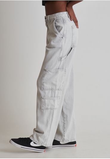 Calça jeans wide leg bolso carpinteiro