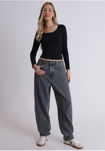 Calça jeans balloon com lavanderia rosada